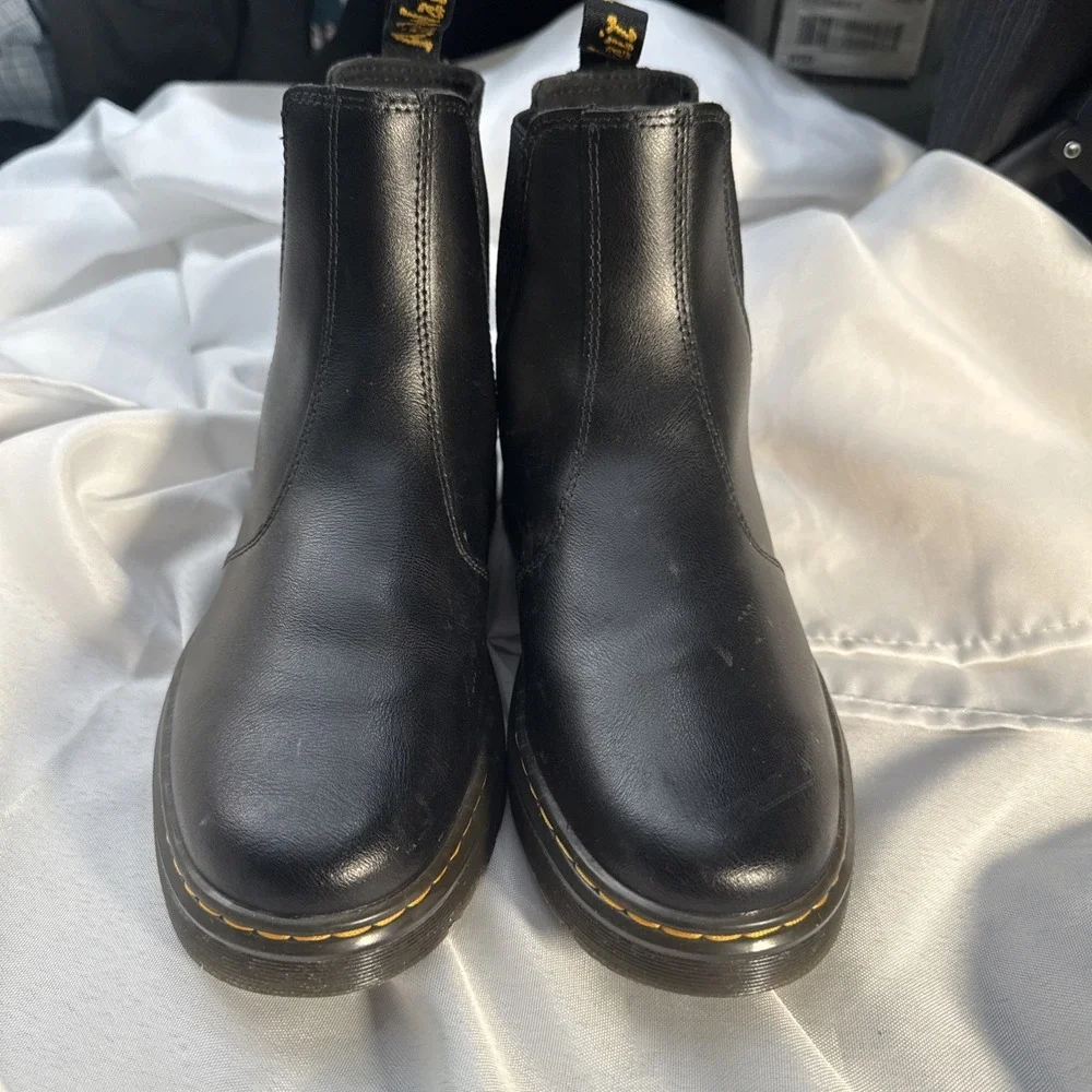 Dr. Doc Martens Dorrian Chelsea Leather Boots Men's Size 6 / Women's Size 7 US